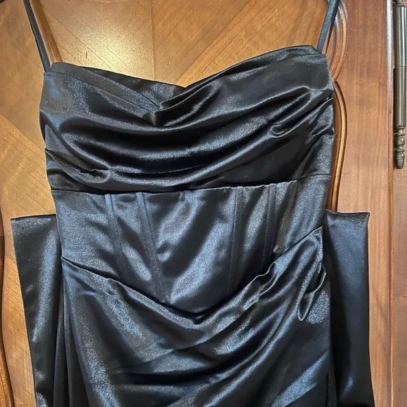 NWT Windsor Black Strapless Ruched Gown with adorable bow in back Size Small - Picture 4 of 7